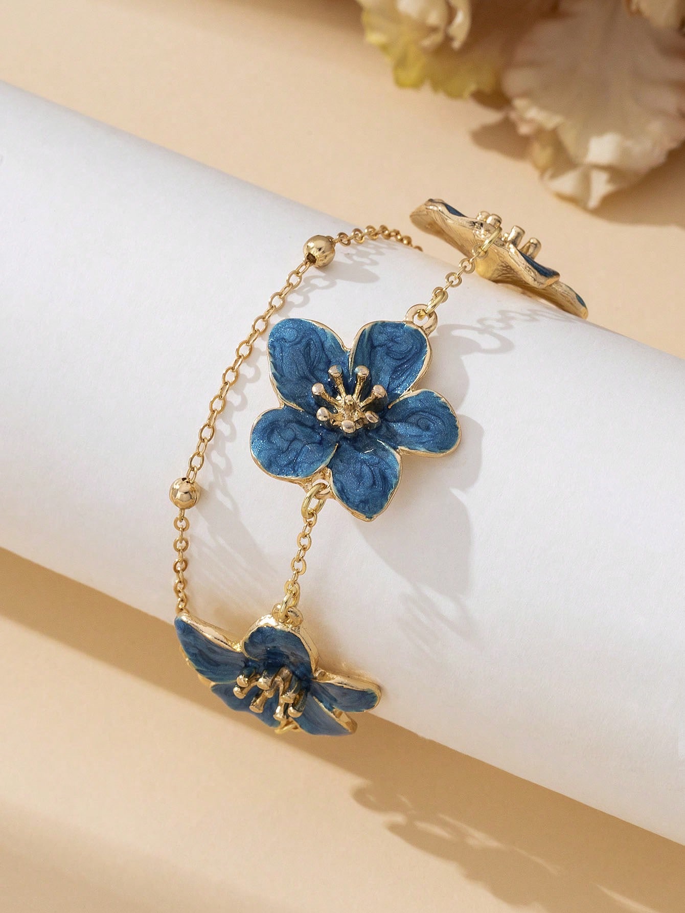 1 pieza Pulsera de flor de huevo de doble capa elegante y blanca con estilo de v en blanco 2 · blanco 1 · naranja 1 · rosa 1 · azul 1 · naranja 2 · rosa 2 · azul 2 · verde · rosa 3 · rosa 4, talla Unitalla
