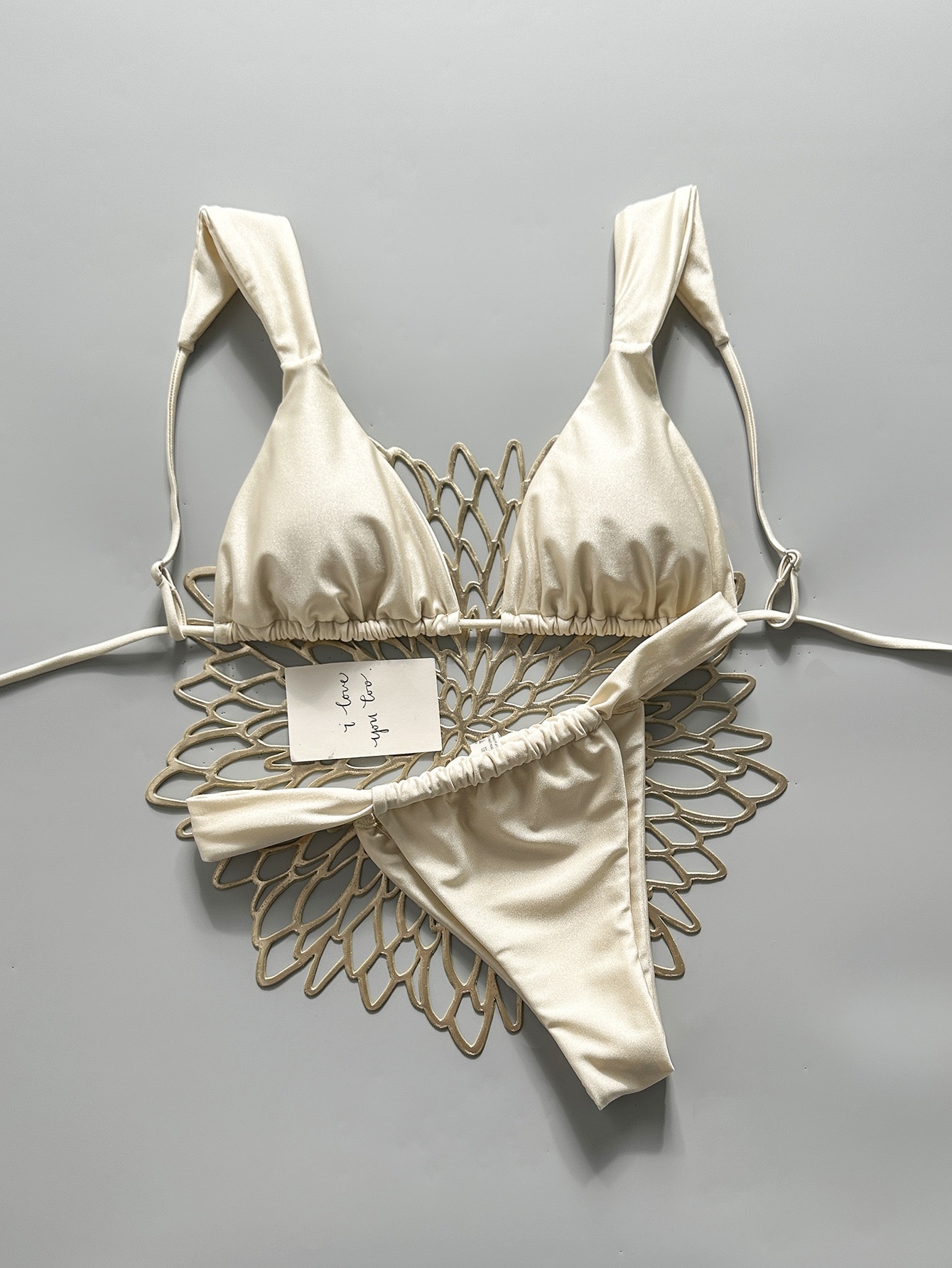 SHEIN Swim Red Plants Pattern Straps Neckline Thong Bikini For Women Fabric Shor en red 2 · apricot · army green · black 1 · black 2 · black 3 · blue 1 · blue 2 · brown 1 · brown 2 · green · pink · red 1 · mauve purple, talla XS · S · M · L · XL · XXS