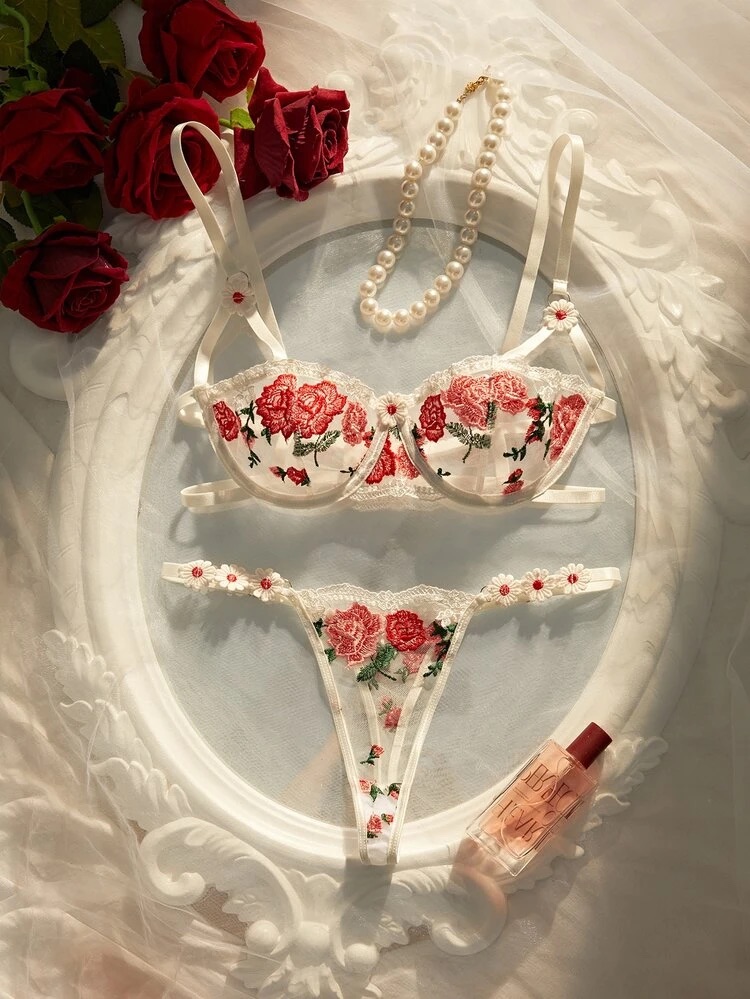 Gorgeous Embroidered Sexy Bra And Panty Lingerie Set en red and white, talla S · M · L · XL