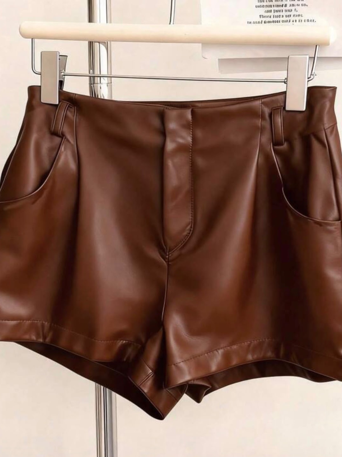 Short cuerina cafe corto, foto 2